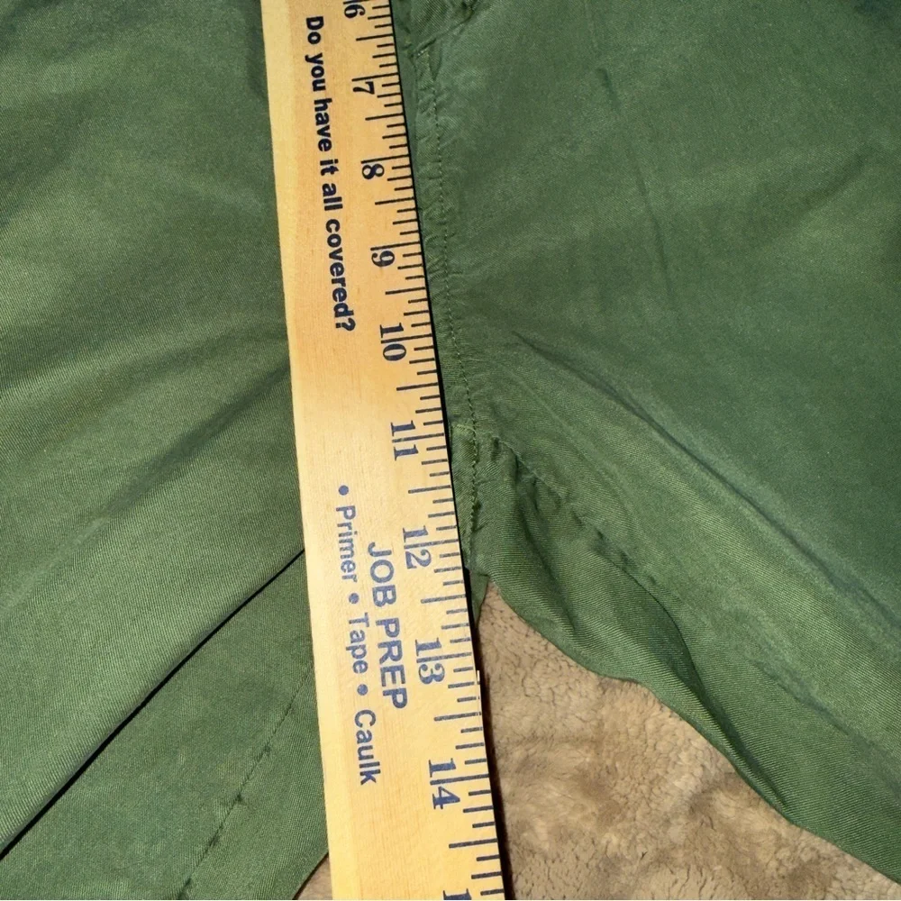🌺UNIVERSAL THREAD ARMY GREEN CROP CARGO PANTS